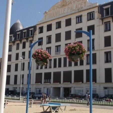 Paradis Les Pieds Sur Le Sable Trouville Palace 외부 사진