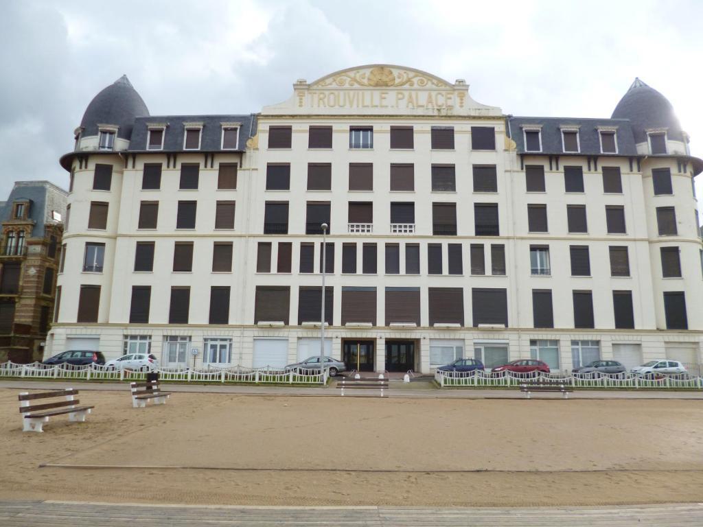 Paradis Les Pieds Sur Le Sable Trouville Palace 외부 사진